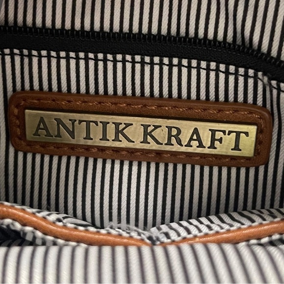 ANTIK KRAFT Savannah Crossbody - Picture 13 of 16